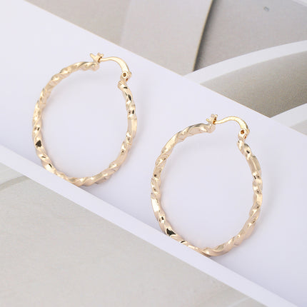 Aretes De Cobre Dorado Diseño De Aro Con Trenzado Elegante