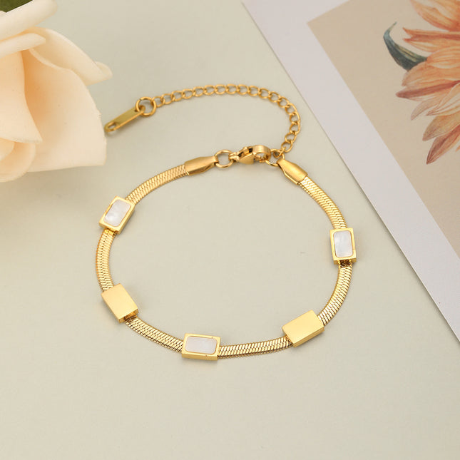Pulsera De Acero Con Cuadrados De Blanco Y Acabado Dorado 14K