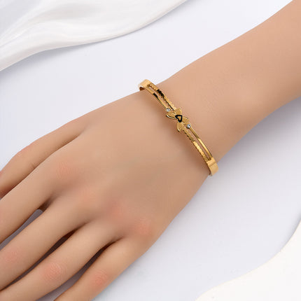 Pulsera Brazalete Con Mariposa Y Corazón Negro En Diseño Irregular
