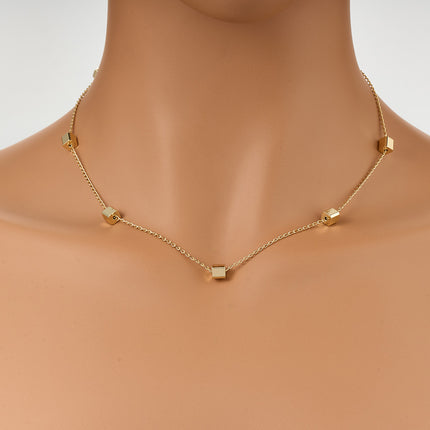 Collar Delicado Con Detalles De Cuadrados En Oro 14K, Diseño Elegante