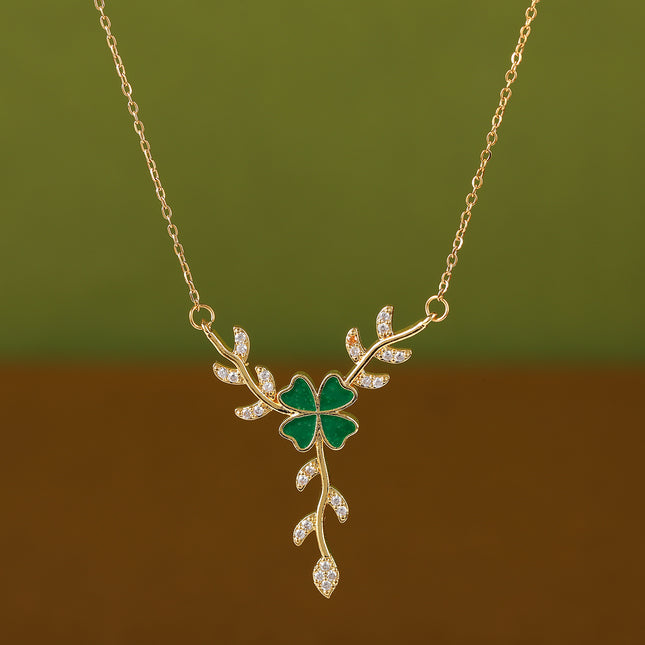 Collar De Acero Inoxidable Con Colgante De Flor Verde De Cuatro Hojas De Diamante De Lujo Ligero