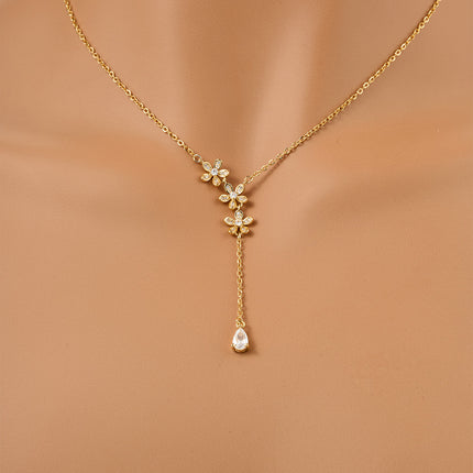 Collar Cobre De Oro 18K Con Colgante De Tres Flores Y Gota De Zirconia