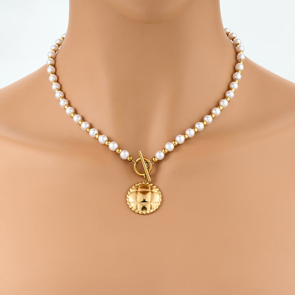 Collar De Perlas Con Colgante En Forma De Escudo Redondo De Paja De Moda