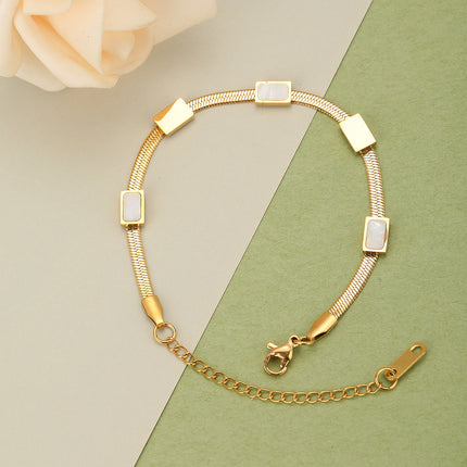 Pulsera De Acero Con Cuadrados De Blanco Y Acabado Dorado 14K