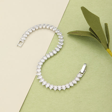 Pulsera De Cadena Color Acero Con Zirconias Completamente Engastadas