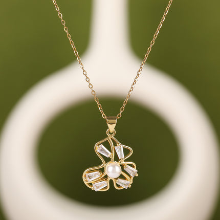 Collar De Cobre Con Colgante Hueco De Mariposa Con Diamantes De Imitación Y Perla