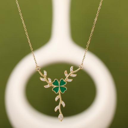 Collar De Acero Inoxidable Con Colgante De Flor Verde De Cuatro Hojas De Diamante De Lujo Ligero