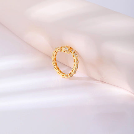 Anillo Con Diseño De Serpiente Y Diamantes Zirconia De Cobre Chapado En Oro 14K
