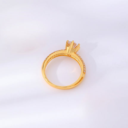 Anillo Con Diseño Seis Garras De Diamantes De Zirconia De Cobre Chapado En Oro 14K