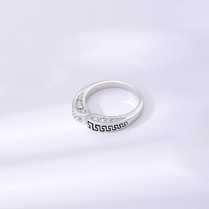 Anillo Con Diseño De Chevron Y Diamantes De Zirconia En Aleación Chapado En Plata