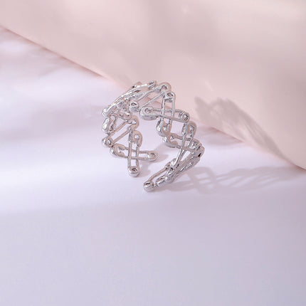 Anillo Con Diseño Clip Hueco Y Diamantes De Zirconia De Cobre Chapado En Plata