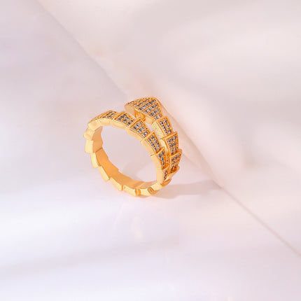 Anillo Con Diseño De Serpiente Y Diamantes De Zirconia En Cobre Chapado En Oro 14K