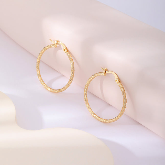 Aretes Arracadas Dorados Con Acabado Mate, Estilo Sofisticado