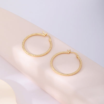 Aretes Arracadas Dorados Con Acabado Mate, Estilo Sofisticado
