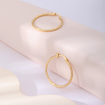 Aretes Arracadas Dorados Con Acabado Mate, Estilo Sofisticado