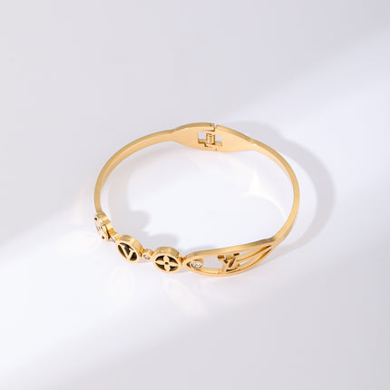Pulsera Brazalete De Acero Inoxidable Con Disco Negro y Trébol Letra V