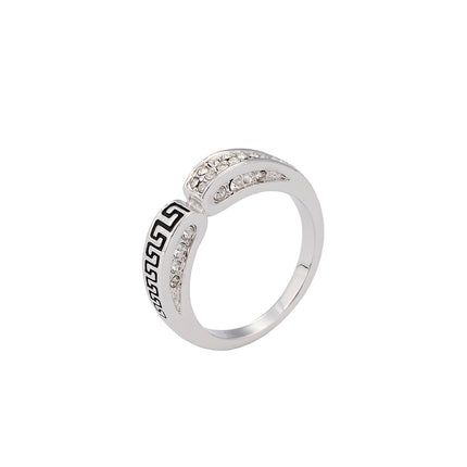 Anillo Con Diseño De Chevron Y Diamantes De Zirconia En Aleación Chapado En Plata