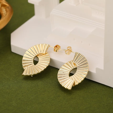 Aretes De Cobre Con Diseño De Medias Lunas Asimétricas Estilo Metálico