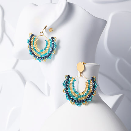 Aretes Bohemios Azul Pavo Real Forma Semicircular y Estilo Únic