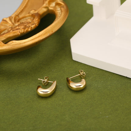 Aretes De Cobre Bañados En Oro De 14K Con Diseño De Media Corazón
