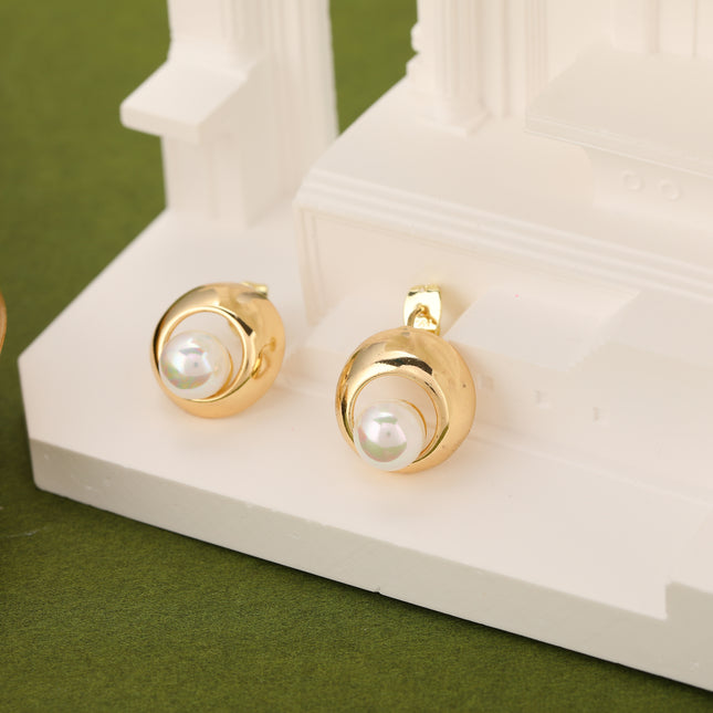 Aretes De Cobre Bañado En Oro De 14K Pendientes Con Perlas Artificiales