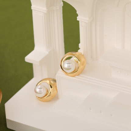 Aretes De Cobre Bañado En Oro De 14K Pendientes Con Perlas Artificiales