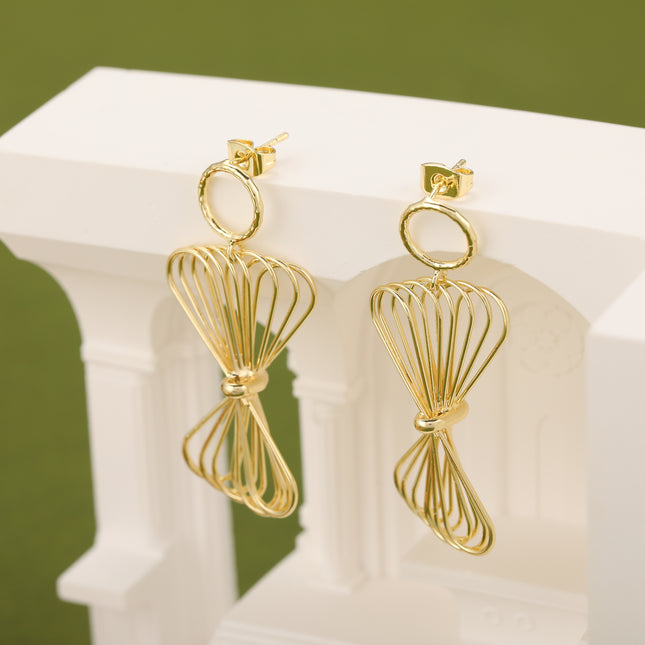 Aretes De Cobre Con Colgante De Nudo Enchapado Oro 18K Estilo Delicado