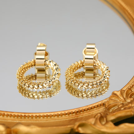 Aretes Cobre En Oro 18K Redondos Con Diseño De Espinas, Estilo Audaz