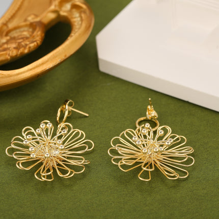 Aretes Cobre De Flor Solar Dorada, Diseño Metálico Exagerado