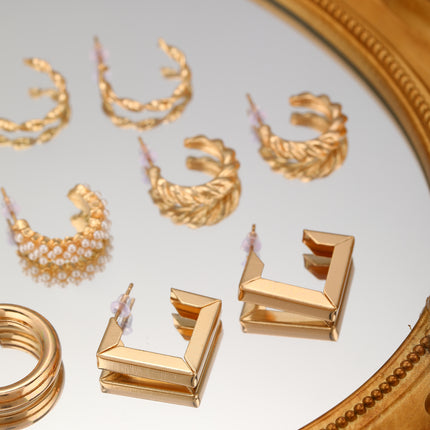Aretes Geométricos Con Diseño De Trenza Y Aros Lisos En Aleación Set