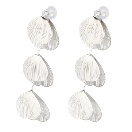 Aretes Largos En Cobre De Pétalos Metálicos Plateados Estilo Moderno
