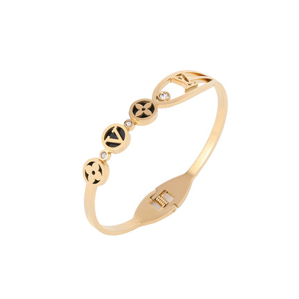 Pulsera Brazalete De Acero Inoxidable Con Disco Negro y Trébol Letra V