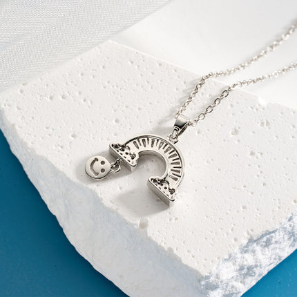 Collar En Dije De Blanco Con Arcoíris De Circonitas Y Carita Feliz