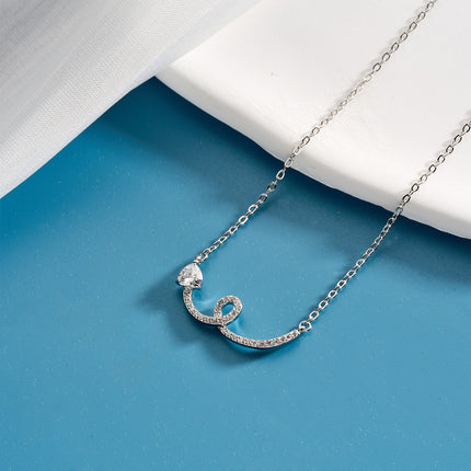 Collar En Dije Forma De Corazón Y Serpiente Incrustado Con Circonitas