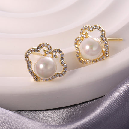 Aretes de Cobre Chapado En 14K Con Diseño Irregular Y Perlas Envuelto