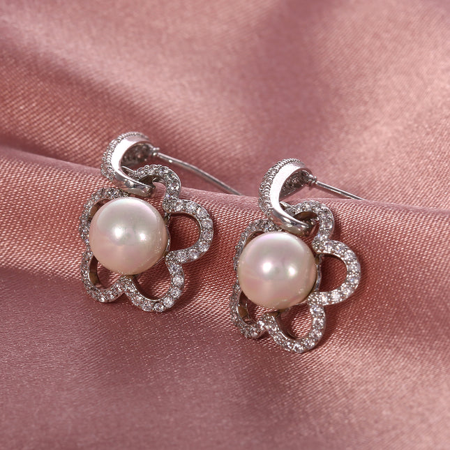 Aretes De Cobre Baño De Oro 14K De Flor Con Perlas, Diseño Elegante