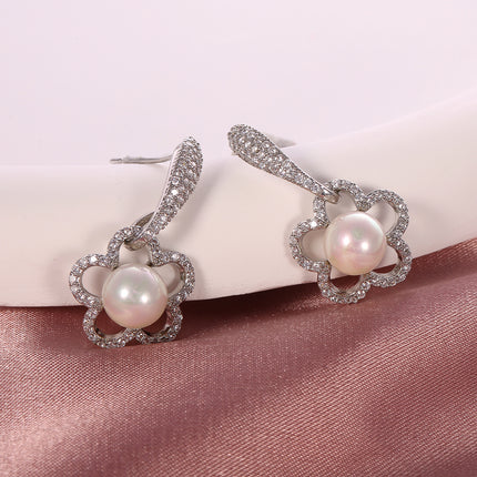 Aretes De Cobre Baño De Oro 14K De Flor Con Perlas, Diseño Elegante
