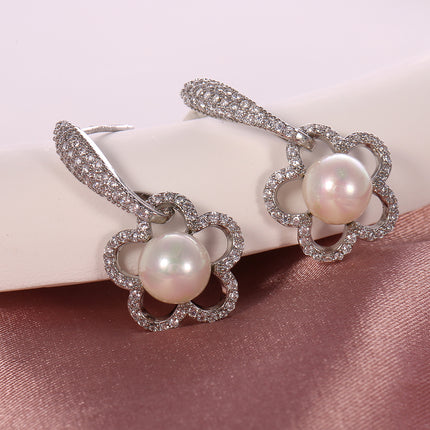 Aretes De Cobre Baño De Oro 14K De Flor Con Perlas, Diseño Elegante