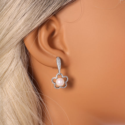 Aretes De Cobre Baño De Oro 14K De Flor Con Perlas, Diseño Elegante