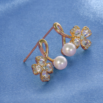 Aretes De Cobre Chapado Oro De 14K De Flor Con Zirconia Y Perlas De Moda