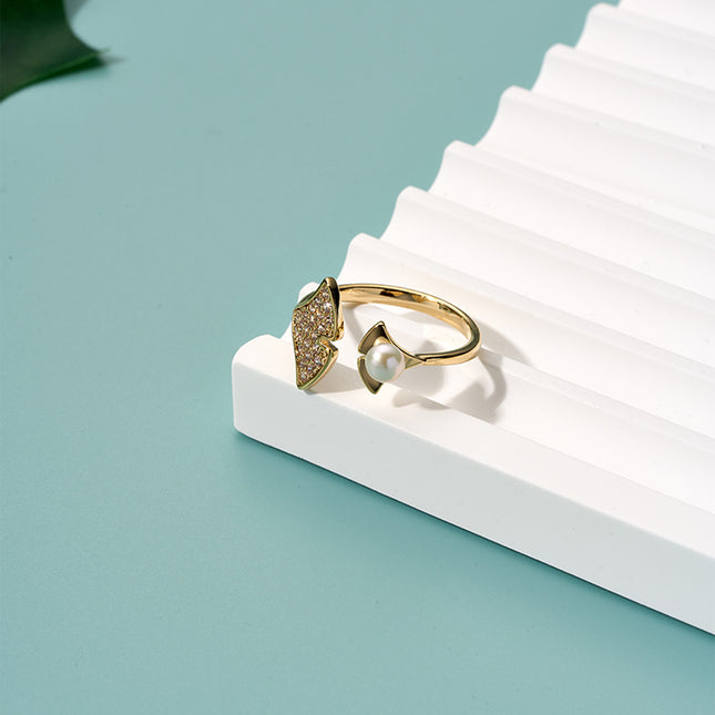 Anillo Ajustable Con Perla Y Diamantes De Diseño De Hoja De Ginkgo De Cobre Chapado En Oro 14K