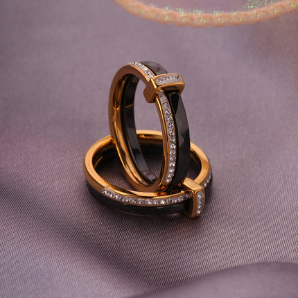 Anillo Con Diseño De Cerámica Y Diamantes Zirconia En Acero Inoxidable Chapado En Oro 18K