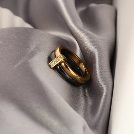 Anillo Con Diseño De Cerámica Y Diamantes Zirconia En Acero Inoxidable Chapado En Oro 18K