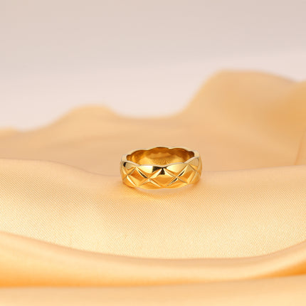 Anillo Con Diseño De Rombos Y Estilo Moderno ANI12SS6De Acero Inoxidable Chapado En Oro 18K
