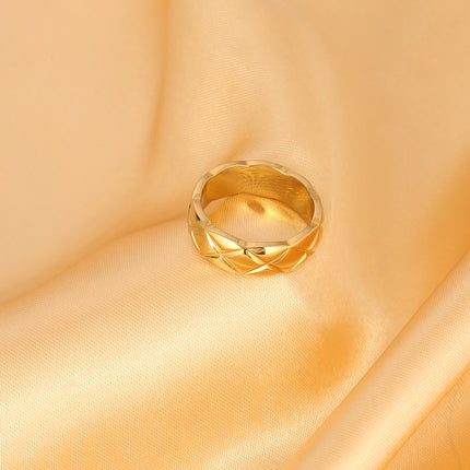 Anillo Con Diseño De Rombos Y Estilo Moderno ANI12SS6De Acero Inoxidable Chapado En Oro 18K