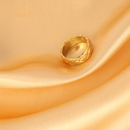 Anillo Con Diseño De Rombos Y Estilo Moderno ANI12SS6De Acero Inoxidable Chapado En Oro 18K