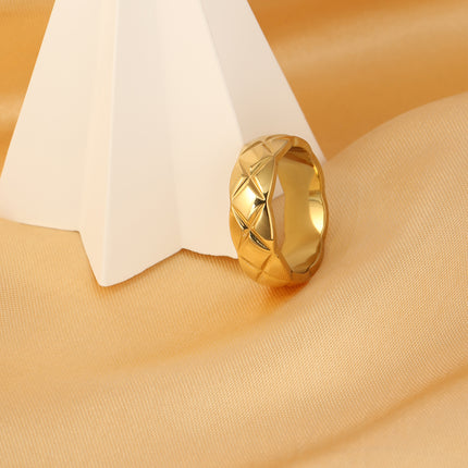 Anillo Con Diseño De Rombos Y Estilo Moderno ANI12SS6De Acero Inoxidable Chapado En Oro 18K