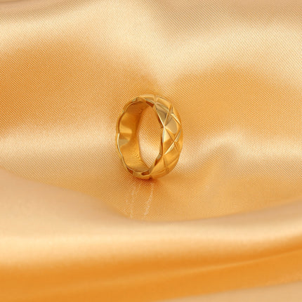 Anillo Con Diseño De Rombos Y Estilo Moderno ANI12SS6De Acero Inoxidable Chapado En Oro 18K