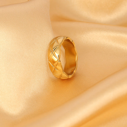 Anillo Con Diseño De Rombos Y Estilo Moderno ANI12SS6De Acero Inoxidable Chapado En Oro 18K