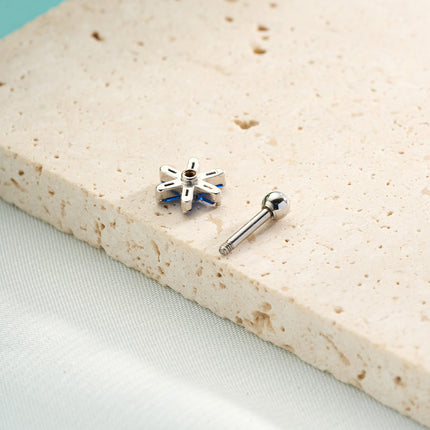 Piercing Clavo De Hueso Del Oído Plateado Con Pequeña Flor Azul Elegante